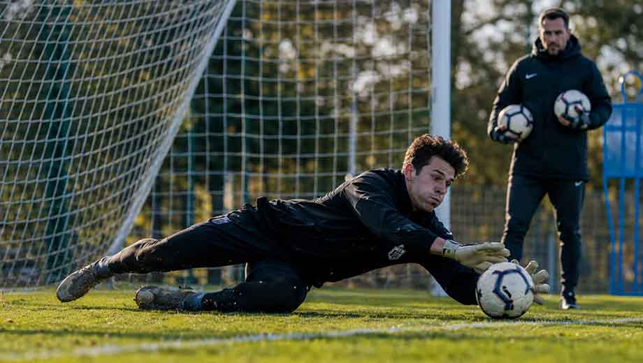 Best goalkeeper training drills for diving technique and low saves