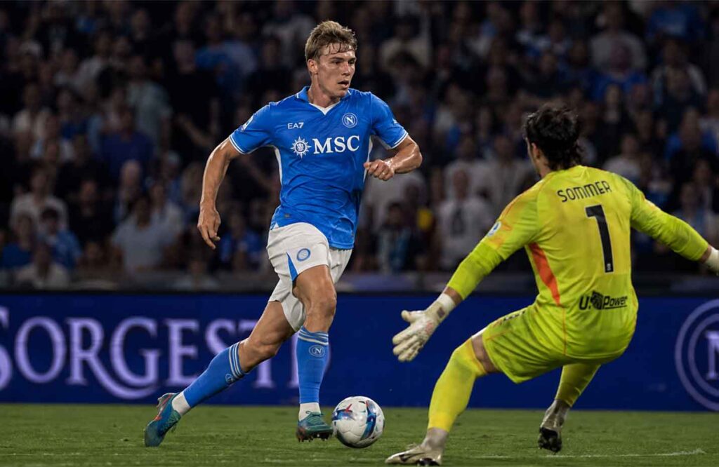 Rasmus Højlund surges toward goal for Napoli, one of the best young strikers in football 2026