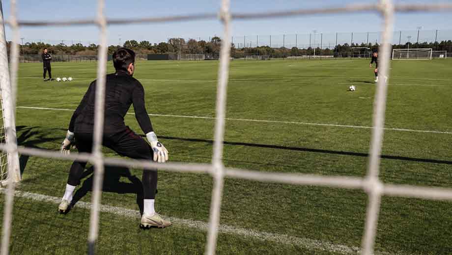 Goalkeeper training drills for penalty saves and penalty kick technique